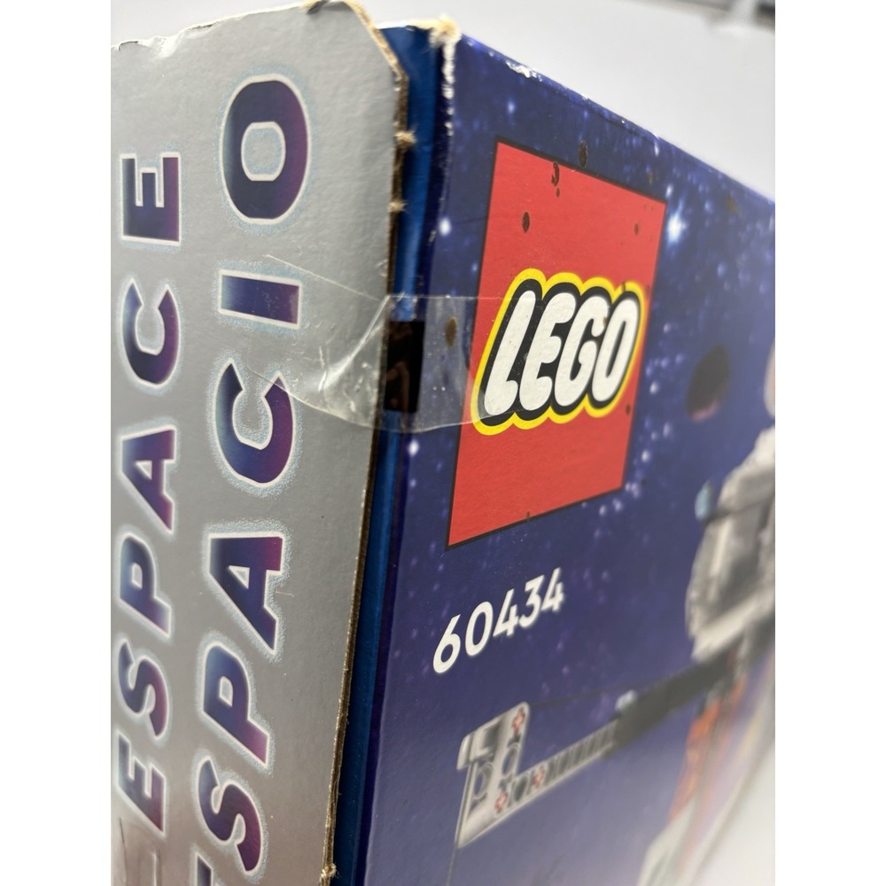 LEGO 60434 City Space Base & Launchpad Astronaut Aliens BRAND NEW - Picture 6 of 10